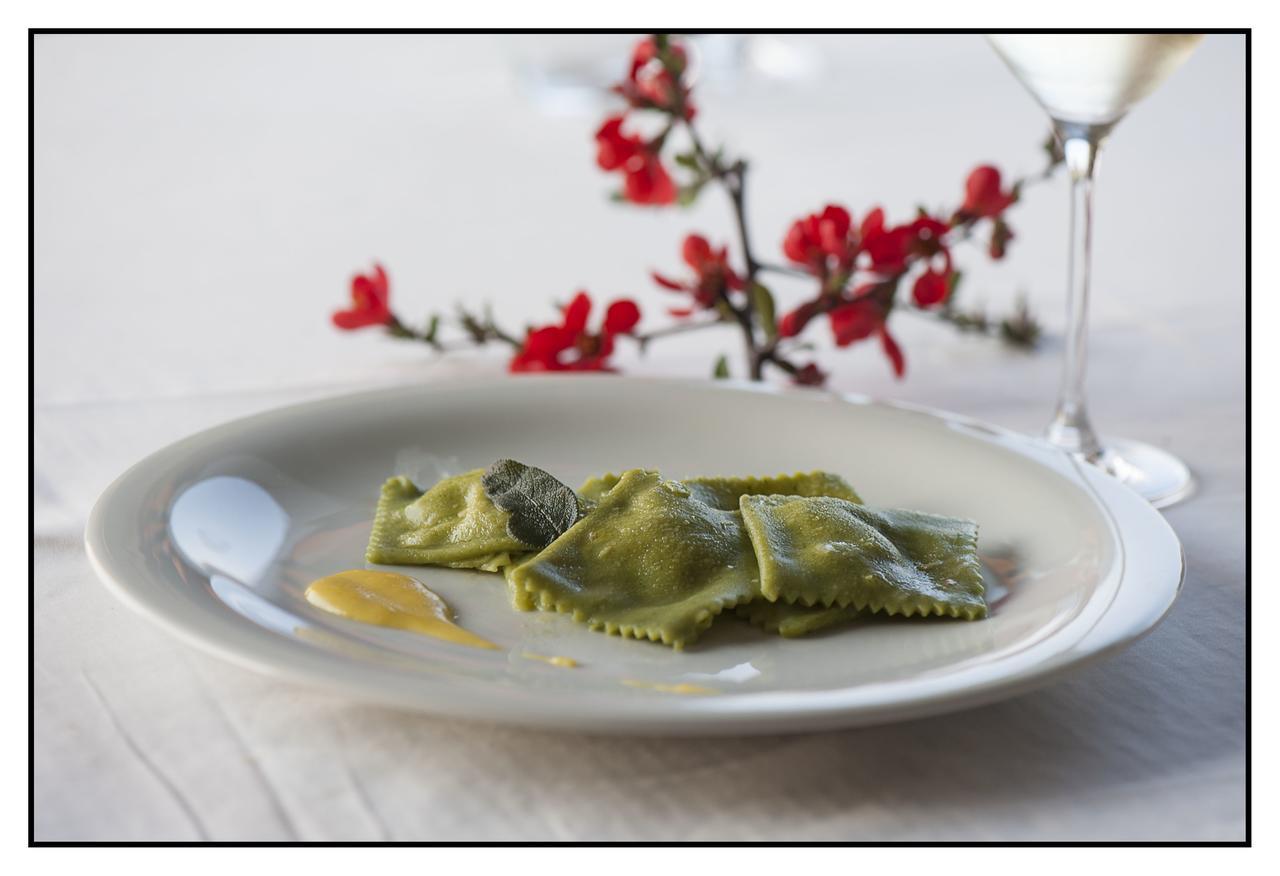 Agriturismo La Torricella Monforte D'Alba Luaran gambar